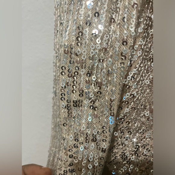 IEENA FOR MAC DUGGAL 26730
Silver Sequined One Shoulder Cut Out Gown Size 2 - Picture 7 of 9